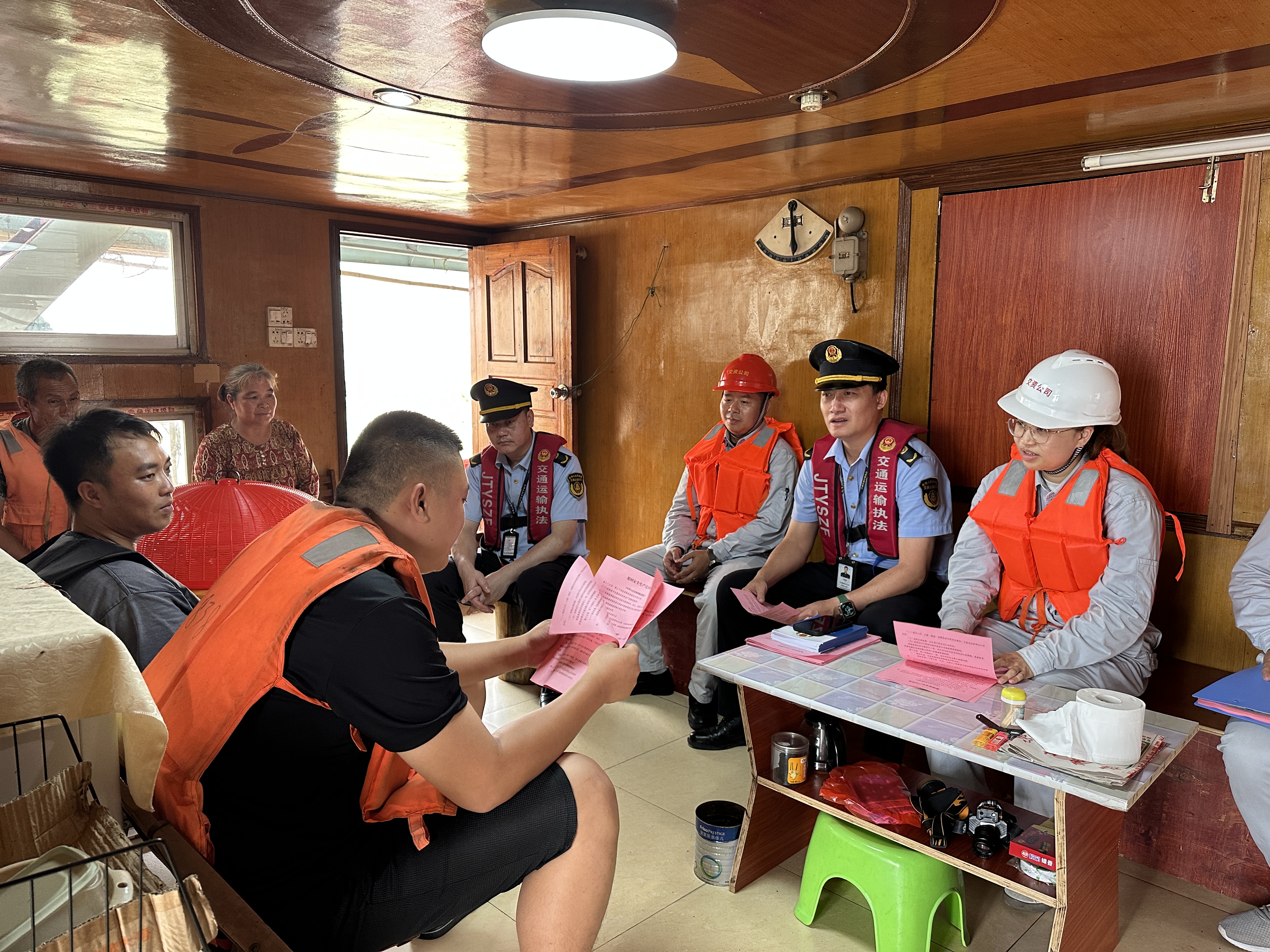 安全護(hù)航零距離  攜手共建平安航道